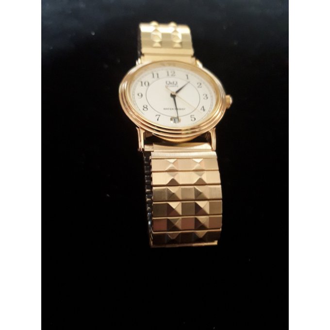 Montre femme  Q&Q