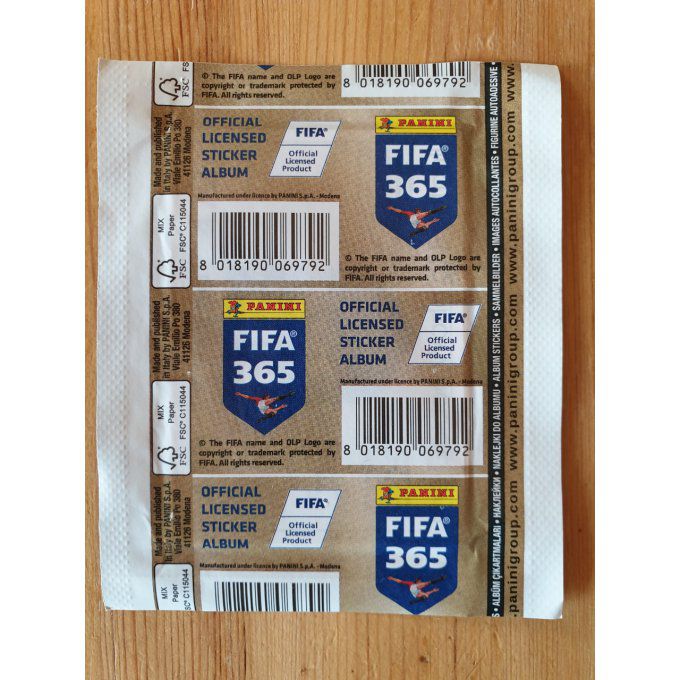 Panini Fifa 365 saison 2016 par pochette International