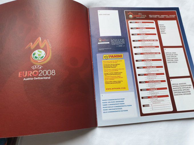 Panini Album vide Euro 2008 Inter.