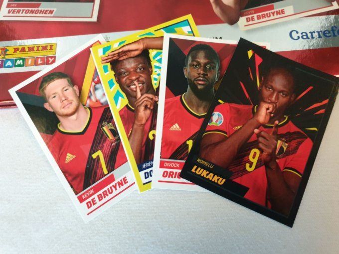 Panini family set complet red devil carrefour qatar 2022
