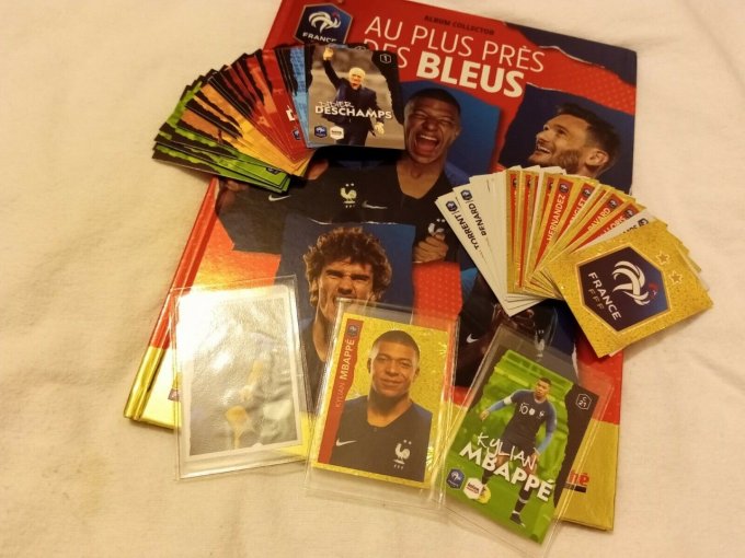 Panini Family au plus près des bleu 2020 set complet