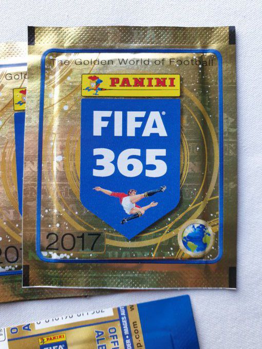 Panini Fifa 365 saison 2017 par pochette  dos Bleu
