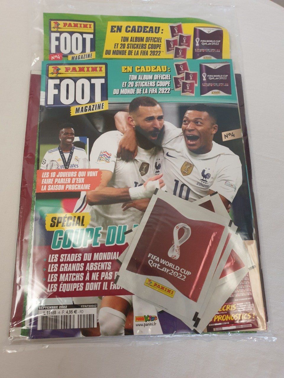 Panini Fifa world cup Qatar 2022  Starterpak  version Française 4P +Foot magazine