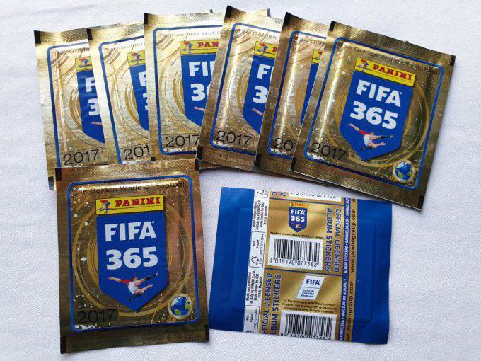 Panini Fifa 365 saison 2017 par pochette  dos Bleu