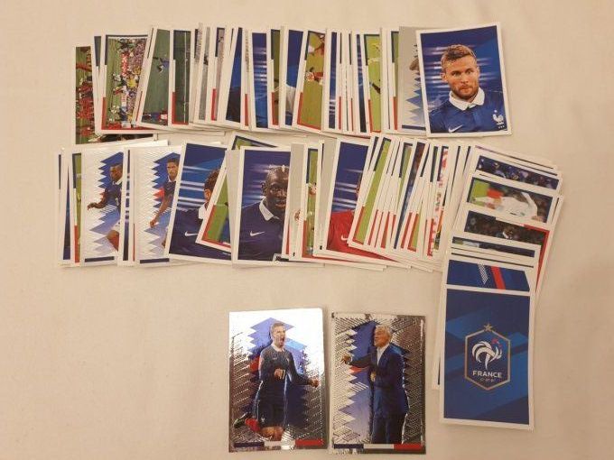 Panini Family fier être bleu 2016  set complet sans album