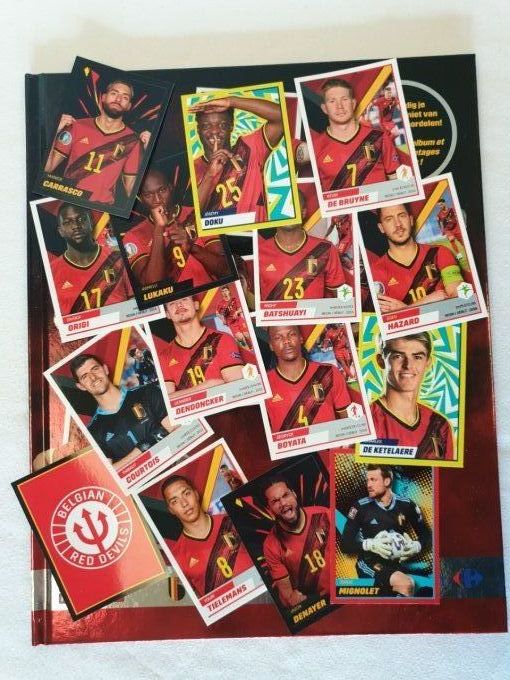 Panini family set complet red devil carrefour qatar 2022